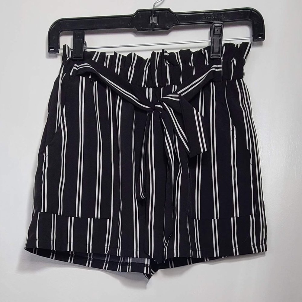 BLACK SHORTS WITH WHITE STRIPES